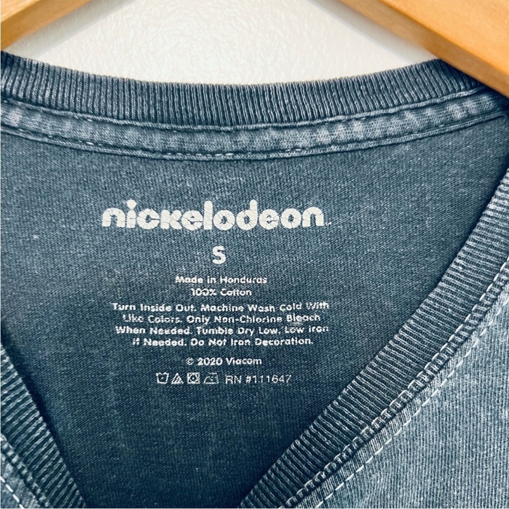 Assorted Tops & Tees - Picture 4 of 8